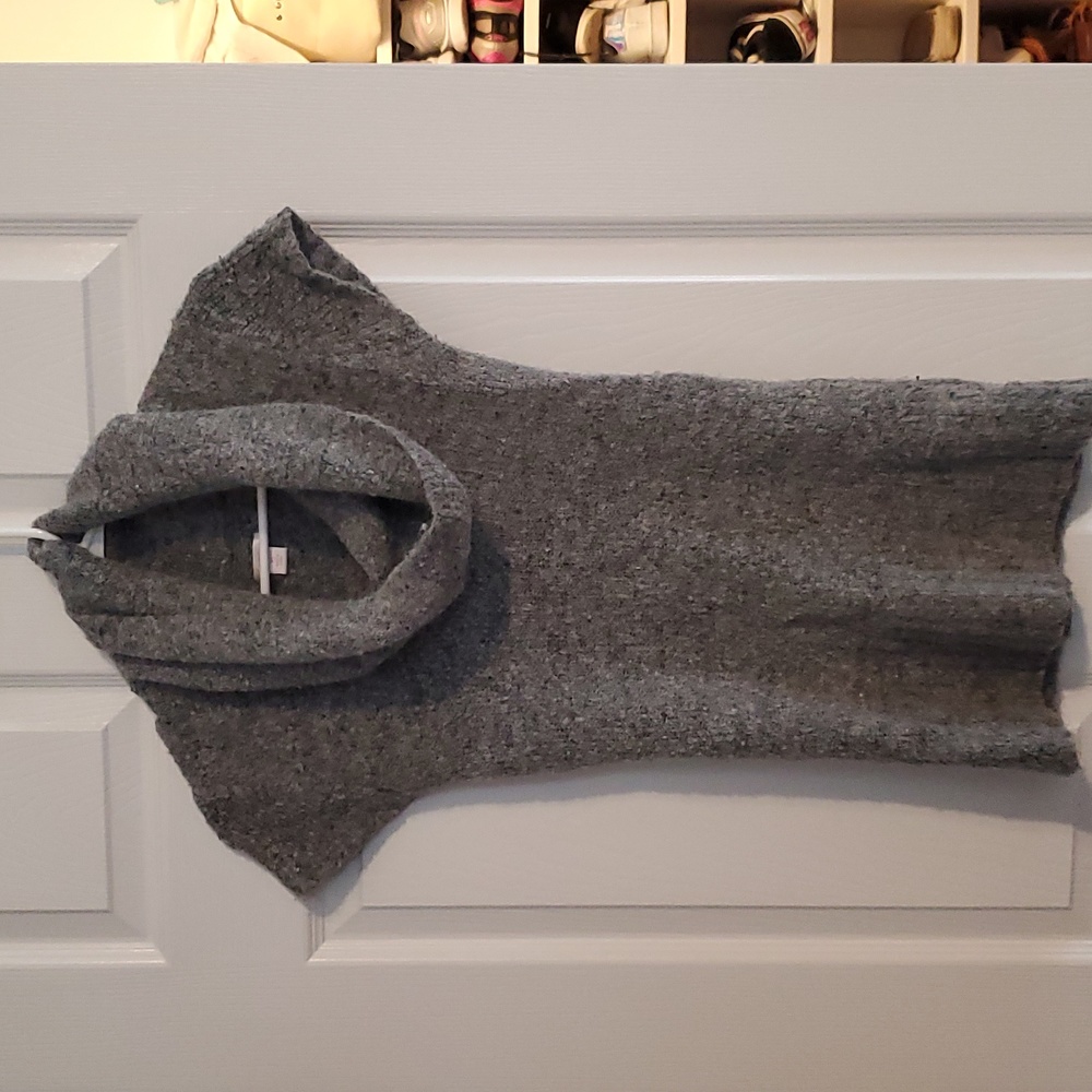 Short sleeve sweater